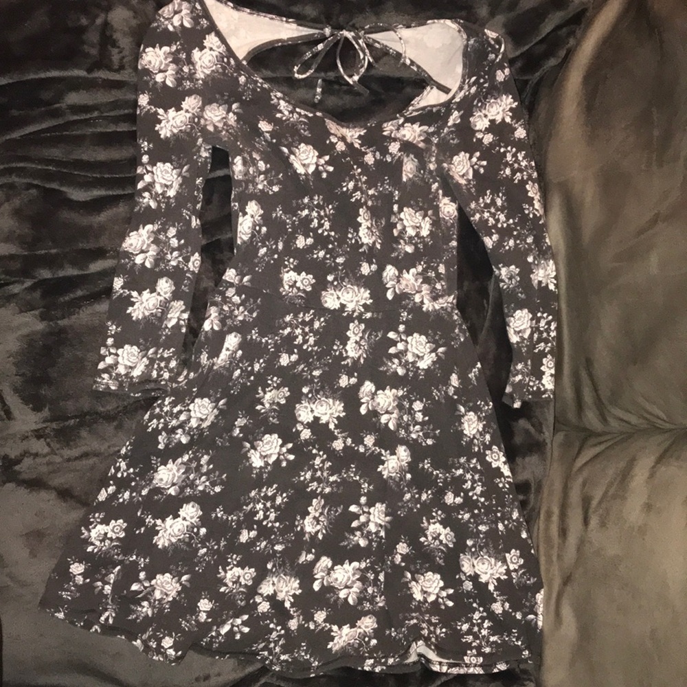 American Eagle Gray and White Floral Dress